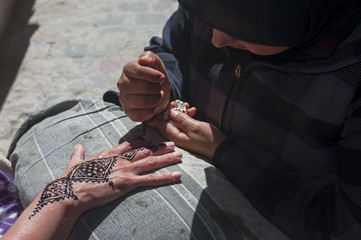 Traditionelle Marokkanische Hand-Tätowierung