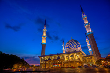 Sultan Salahuddin Abdul Aziz Shah Mosque at Blue Hour