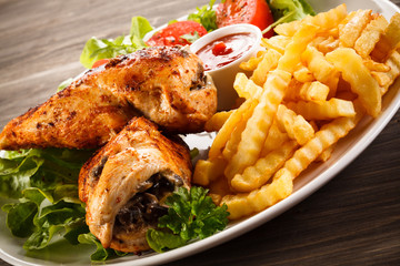 Grilled chicken fillets and vegetables