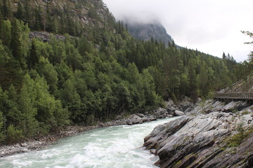 Sjoa kayak camp. Walking along the river.