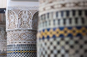 Säulen in einem Riad in Marrakesch, Marokko
