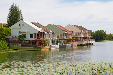 Fototapeta na wymiar houses on water