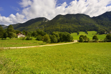 Fototapeta na wymiar Maisonnette aux pieds des monts de l'Ardèche, département de l'Ardèche en région Auvergne-Rhône-Alpes, France