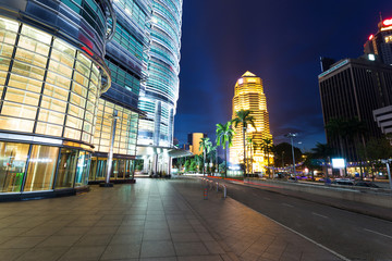 Paysage urbain de nuit et bâtiments à Kuala Lumpur, Malaisie