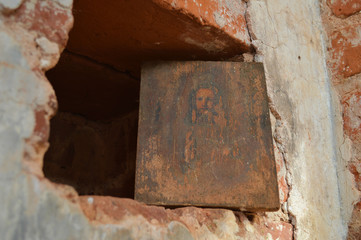 Старинная икона в старом храме