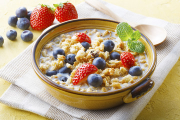 シリアル食品とフルーツ　Cereal and fruit