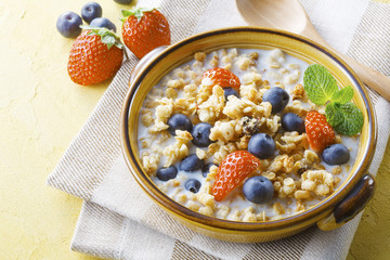 シリアル食品とフルーツ　Cereal and fruit