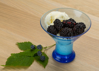 Ice cream with blackberry