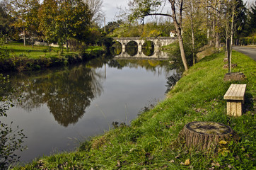 Naklejka premium Le Luy de Béarn river and the old city bridge of Sault-de-Nava