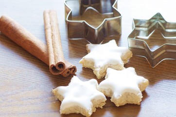 Zimtsterne backen
