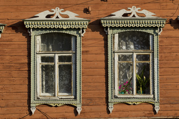 Fototapeta na wymiar Windows in an old house
