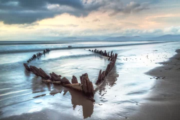 Rolgordijnen Het scheepswrak Sunbeam op het strand in Co. Kerry, Ierland © Patryk Kosmider