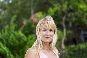 Naklejka premium Grinning Lady.