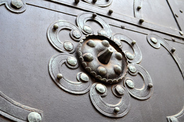 Ozdobne metalowe drzwi