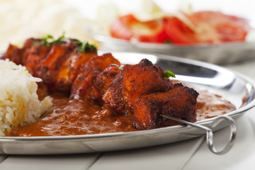 indischer Hähnchen-Spieß mit Reis