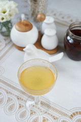 Мед в вазочке