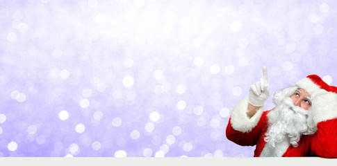 Leere Wand und Weihnachtsmann