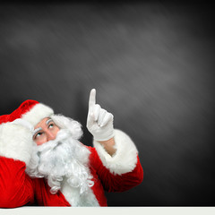 Leere Wand und Weihnachtsmann