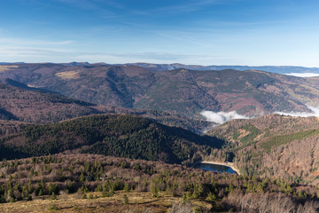 Fototapeta na wymiar le massif des Vosges en automne