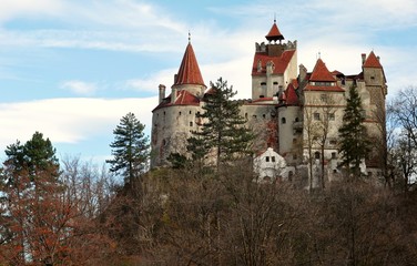 Fototapeta na wymiar The Bran Castle from Romania seen in an autumn day