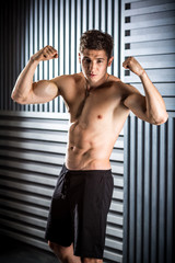 Obraz premium handsome muscular man