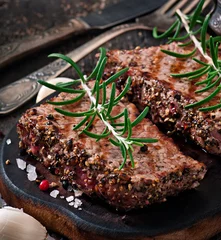 Rolgordijnen Juicy steak medium rare beef with spices © timolina