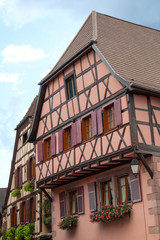 Fototapeta na wymiar Maisons à colombages à Ribeauvillé, Alsace, Haut Rhin