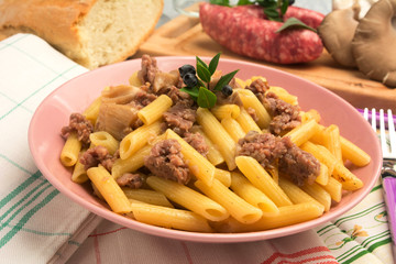 Penne salsiccia e funghi