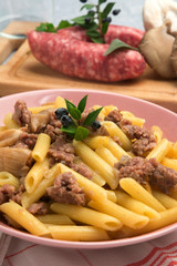 Penne salsiccia e funghi