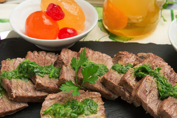 LESSO CON SALSA VERDE E MOSTARDA