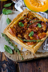 Tart with pumpkin and ham