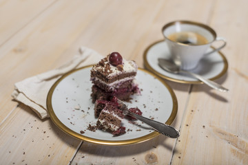 Schwarzwälder Kirsch Torte und Kaffee
