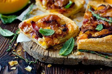 Tart with pumpkin and ham