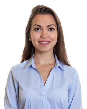 Passfoto einer Frau mit langen braunen Haaren