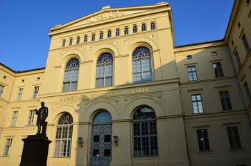 Fototapeta na wymiar Univeristé Humboldt de Berlin 
