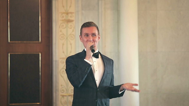 entertainer leads event speaks into the microphone