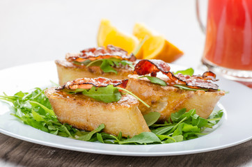 French toast with honey and bacon