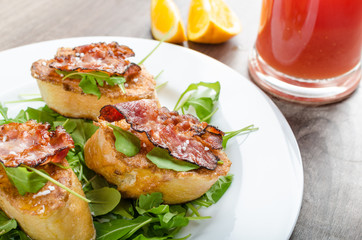 French toast with honey and bacon