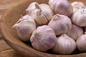 Garlic in a wooden dish