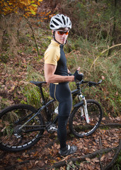 Fototapeta na wymiar Cyclist on a mountain bike