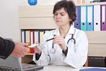 Doctor explains the tablets