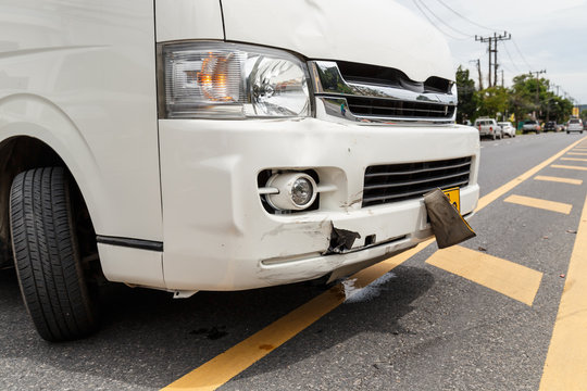 Body Of White Van Get Damaged By Accident