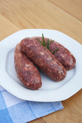 salsicce al fegato su piatto