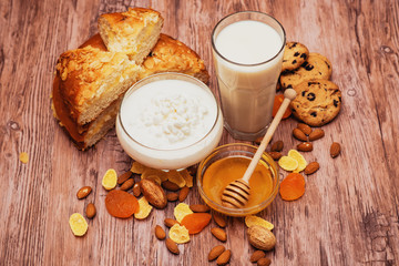milk with curd and pie