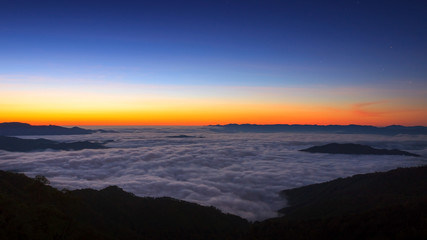 Fototapeta na wymiar Mountains under mist in the morning Doi Phu Kha National Park in