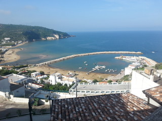Apulien, Blick auf den Hafen von Peschici