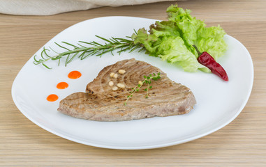 Grilled tuna steak