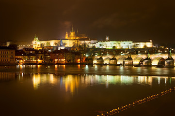 Fototapeta na wymiar Prague castle at night
