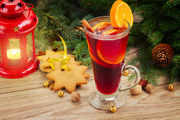 mulled wine with decorated christmas tree