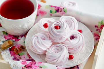 Obraz na płótnie Canvas Homemade zefir (marshmallows) and cup of tea